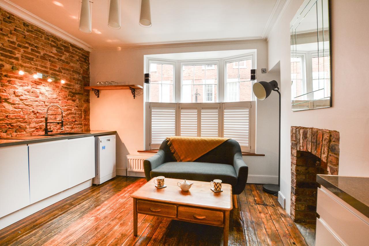 The Location- 1 Free Private Parking Space - 60 Second Walk 2 Minster! * York